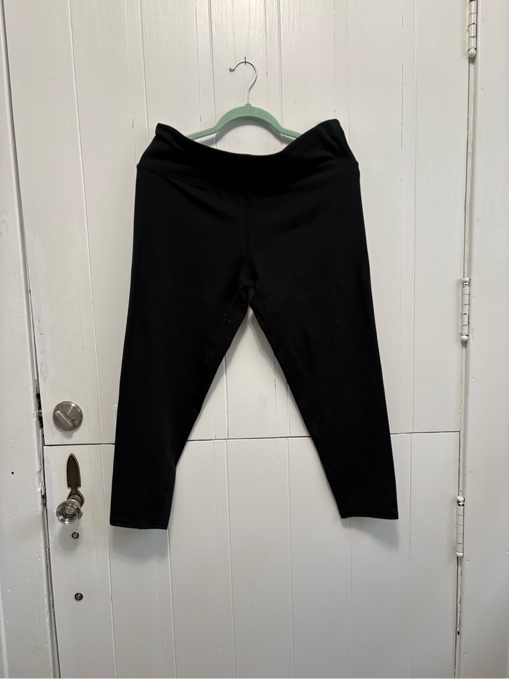 Zobha Black Cropped Leggings